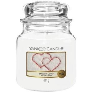 Střední vonná svíčka Yankee Candle Snow in Love